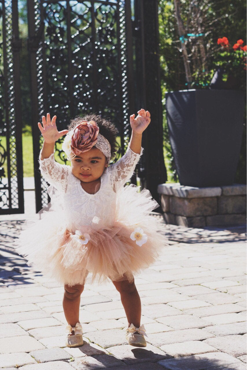 White Lace Bodysuit. Baby Girl Lovely Boho Chic Lace Bodysuit w Ties in Back. Flower Girl, Summer Outfit, Baby Girl 1st Birthday, Cake Smash