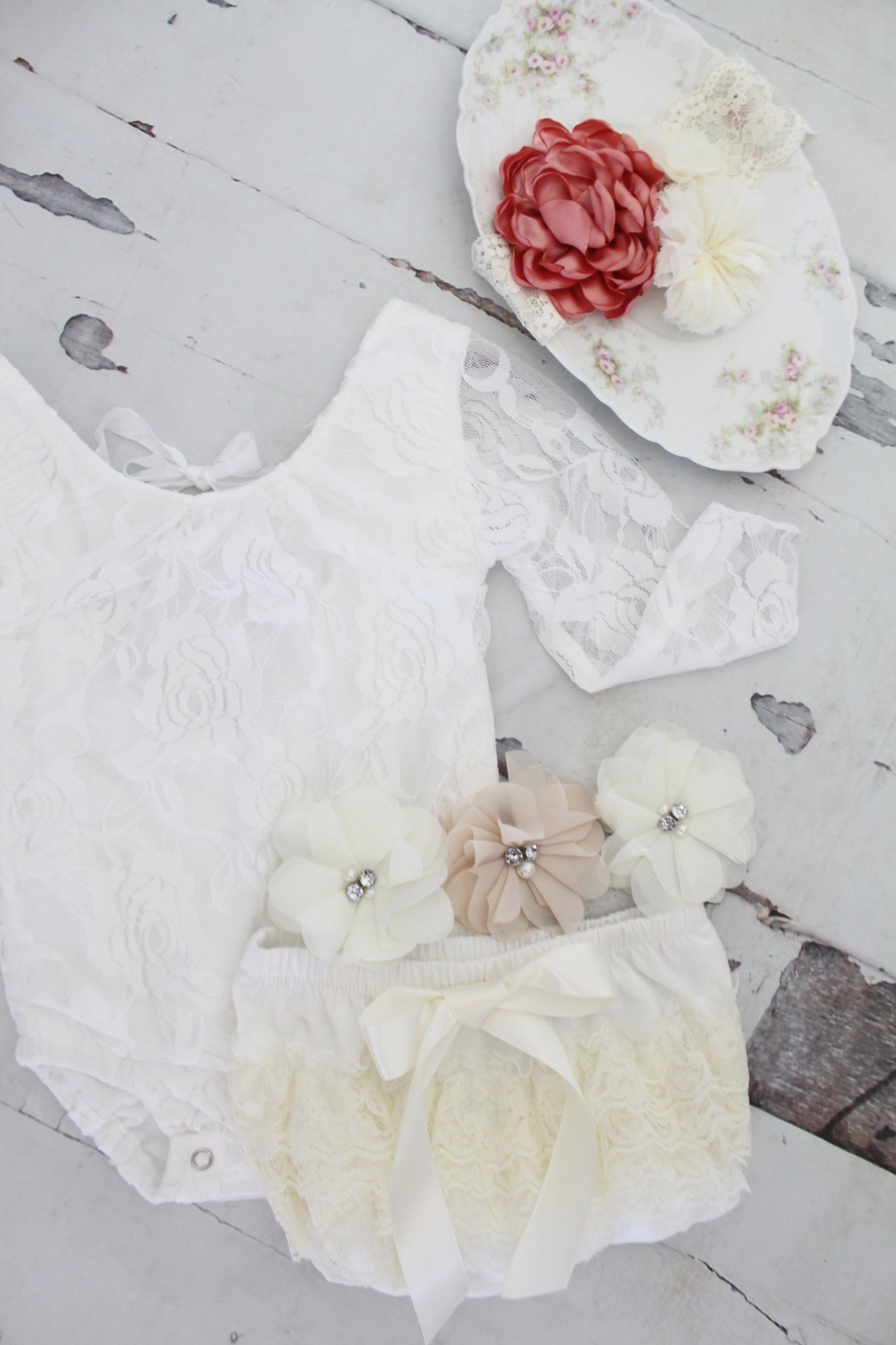 New White Lace Bodysuit. Baby Girl Lovely Boho Chic Lace Bodysuit w Ties in Back Flower Girl Summer Outfit Baby Girl 1st Birthday Cake Smash