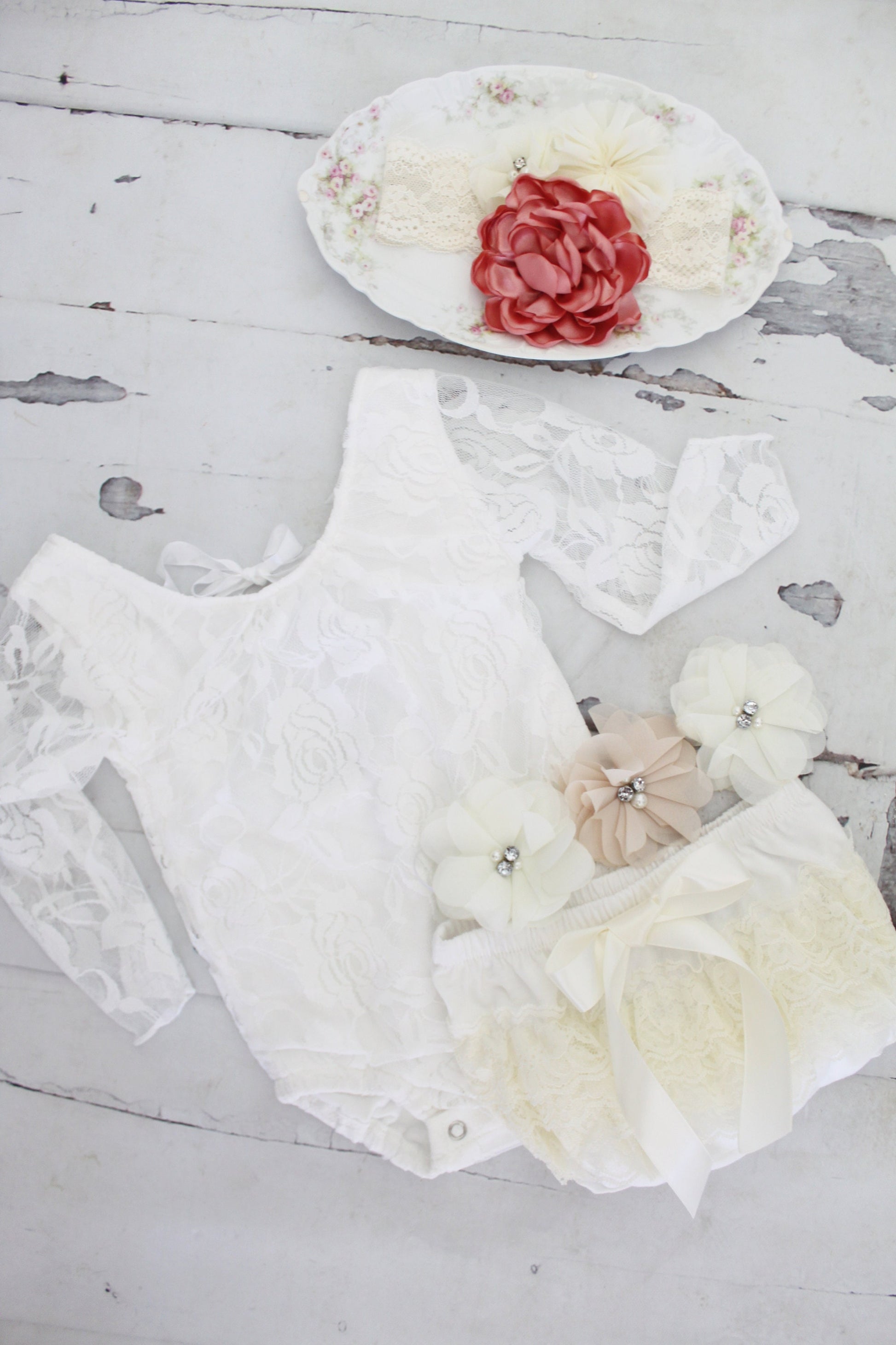 New White Lace Bodysuit. Baby Girl Lovely Boho Chic Lace Bodysuit w Ties in Back Flower Girl Summer Outfit Baby Girl 1st Birthday Cake Smash