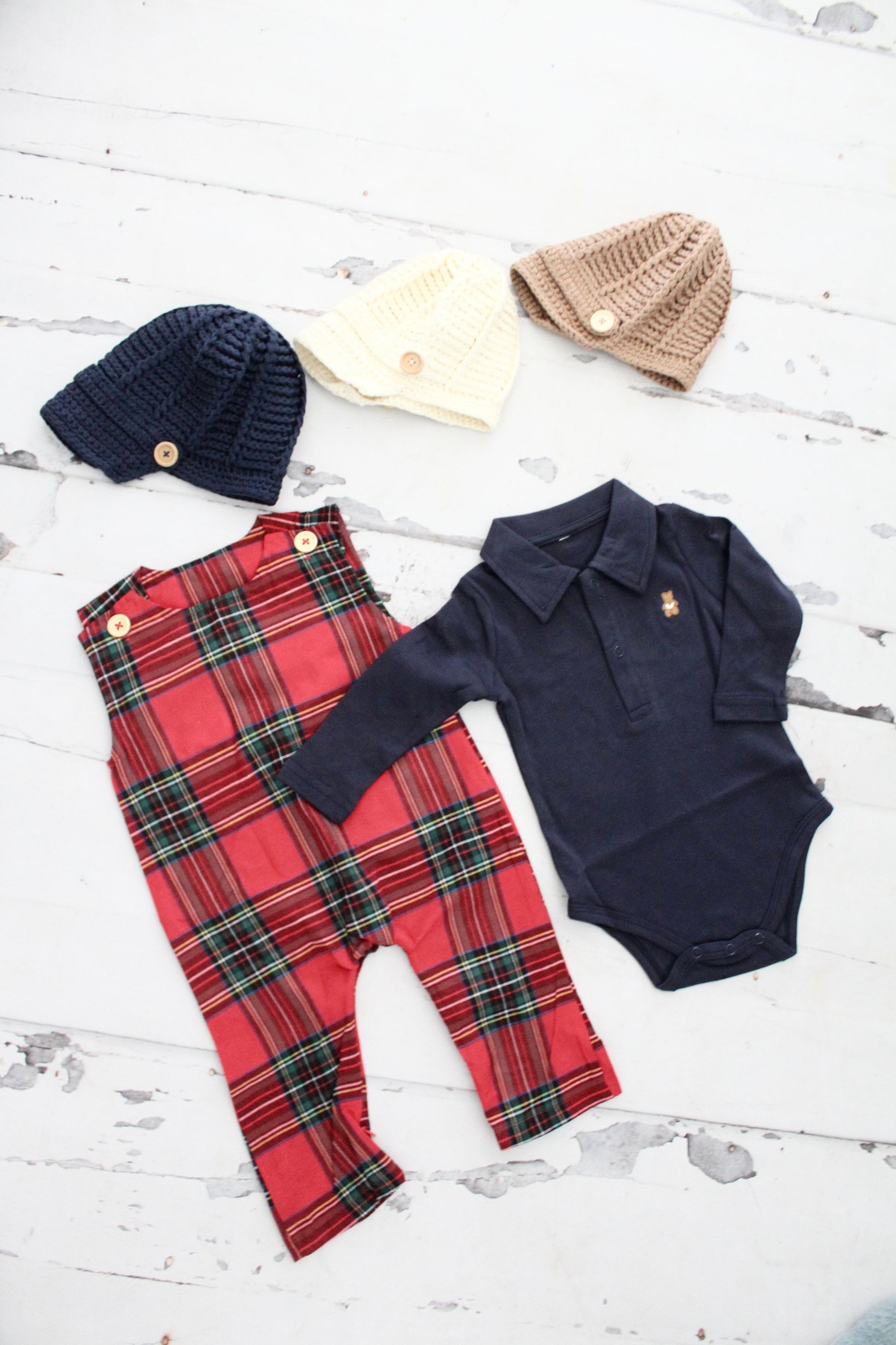 Christmas Holiday Baby Boy Overalls Jumpsuit Romper. Red Plaid Baby Boy Coming Home Outfit 1st Birthday Outfit Newsboy Hat, Bear Appliqué