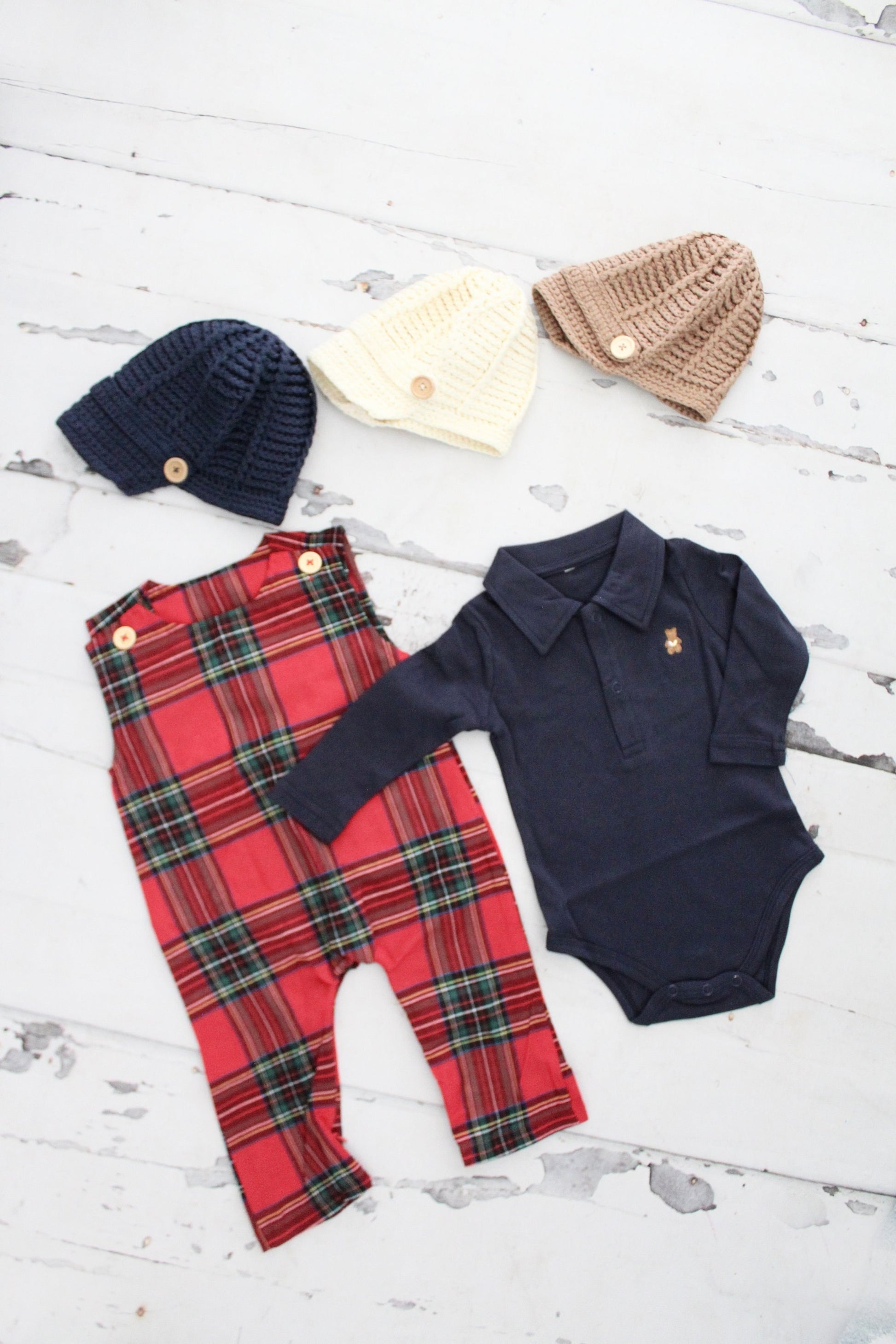 Christmas Holiday Baby Boy Overalls Jumpsuit Romper. Red Plaid Baby Boy Coming Home Outfit 1st Birthday Outfit Newsboy Hat, Bear Appliqué