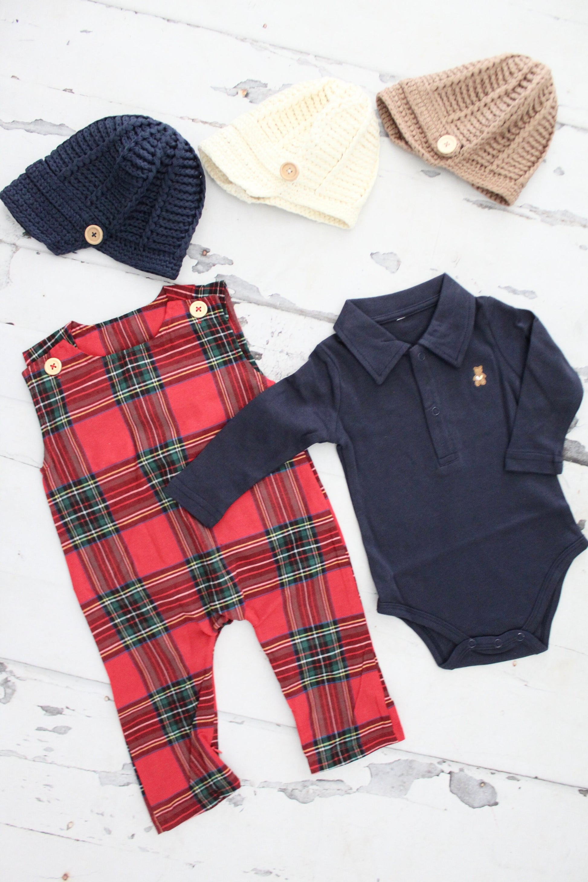 Christmas Holiday Baby Boy Overalls Jumpsuit Romper. Red Plaid Baby Boy Coming Home Outfit 1st Birthday Outfit Newsboy Hat, Bear Appliqué