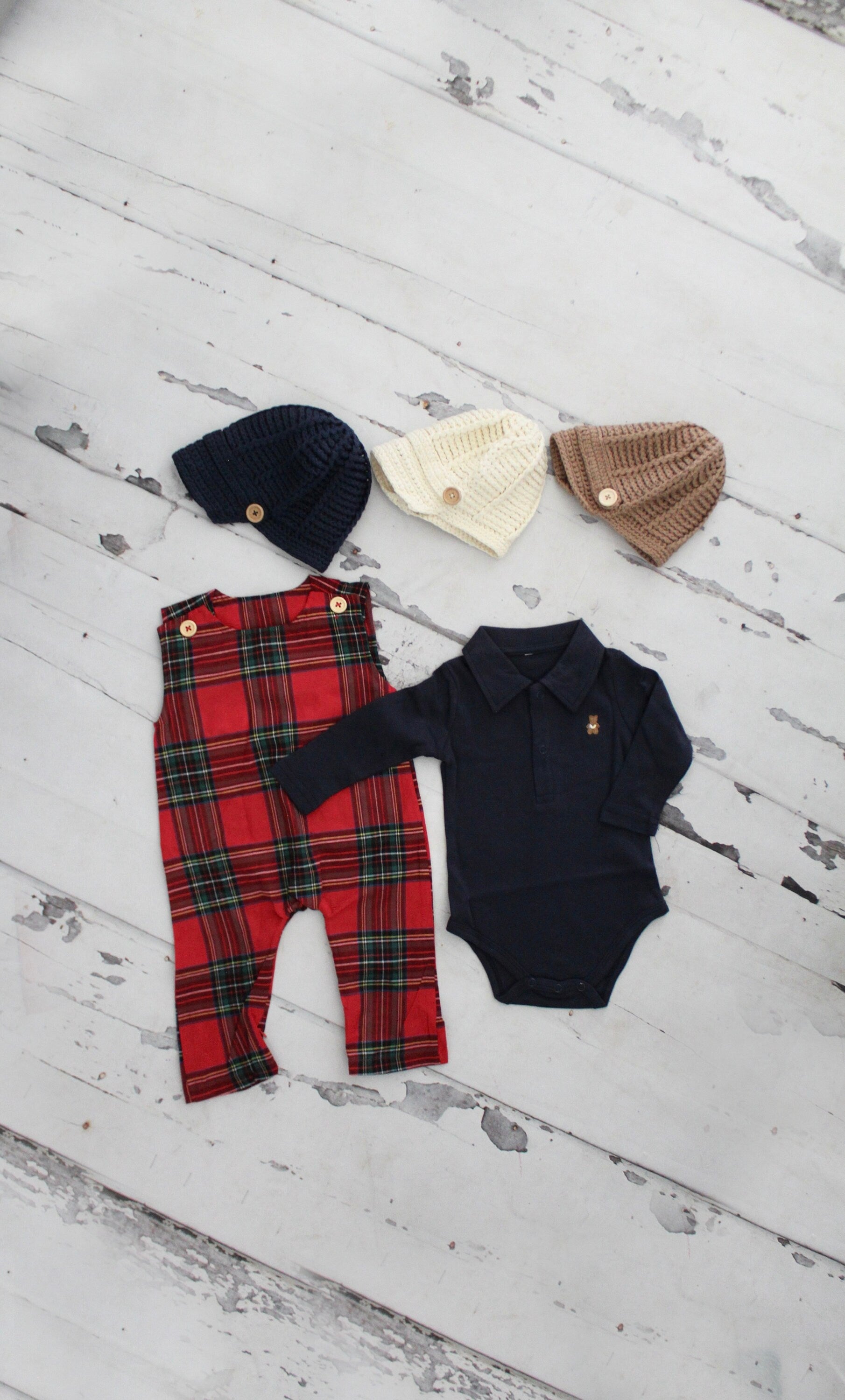 Christmas Holiday Baby Boy Overalls Jumpsuit Romper. Red Plaid Baby Boy Coming Home Outfit 1st Birthday Outfit Newsboy Hat, Bear Appliqué